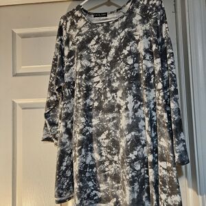 Kim & Cami Black and White Tie-Dye Long Sleeve Top